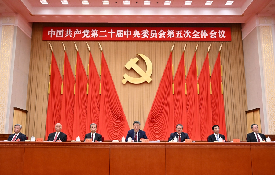 시진핑, 리창(李強), 자오러지(趙樂際), 왕후닝(王滬寧), 차이치(蔡奇), 딩쉐샹(丁薛祥), 리시(李希) 등이 주석단에 자리하고 있다. 