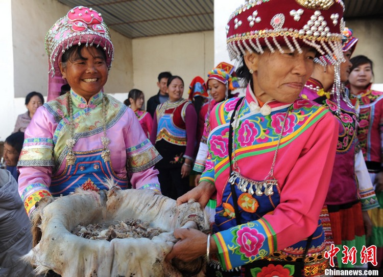쓰촨 ‘이족 제1마을’ 동짓날…양고기 먹으며 월동 준비