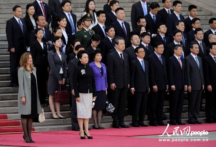 펑리위안, 法대통령 연인과 함께 기념사진 촬영