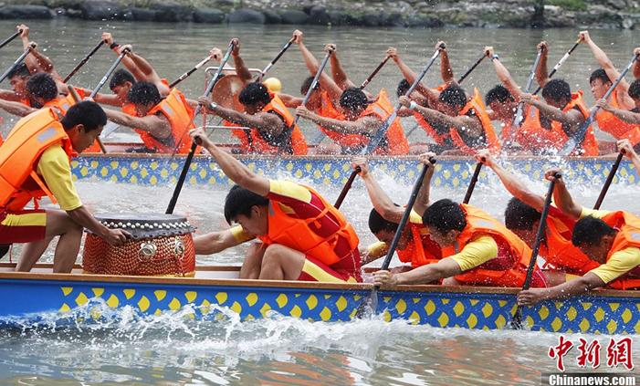 쑤저우(蘇州)강에서 열린 단오맞이 용선 경주대회