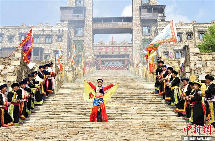 쓰촨 마오현 강족의 ‘부녀절’ 축제…민족 특색의 장