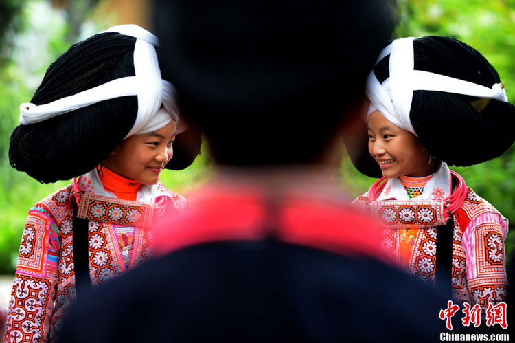 구이저우(貴州) 묘족의 이색적인 머리 장식품들