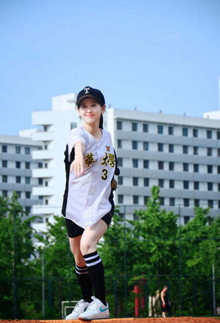 ‘칭화대 여신’의 야구하는 모습…청순미 넘쳐 (7)