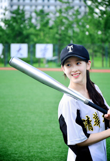 ‘칭화대 여신’의 야구하는 모습…청순미 넘쳐 (4)