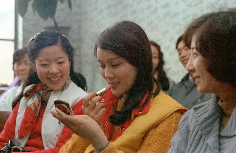 중국 35년 개혁개방 담은 사진…개방중국, 패션변화