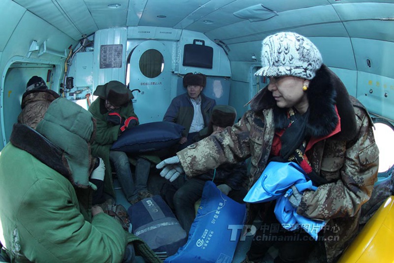 5500m 쿤룬산 넘는 헬기 원거리 구조에 성공 (15)