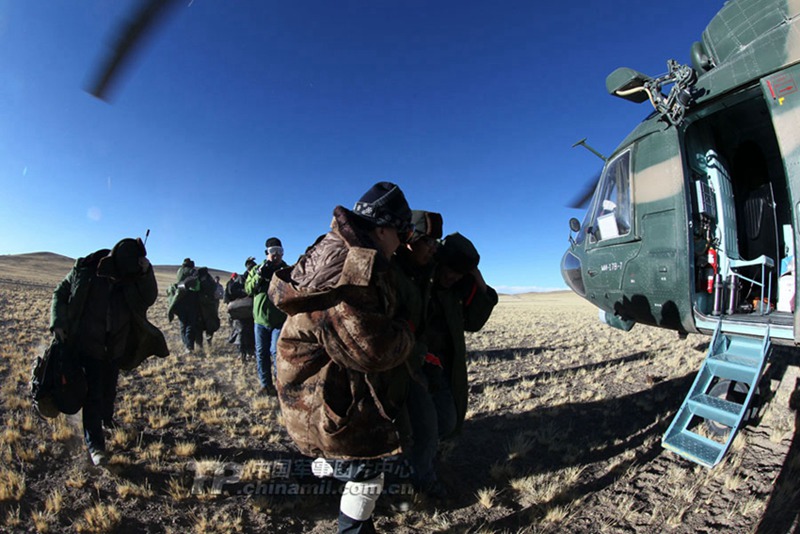 5500m 쿤룬산 넘는 헬기 원거리 구조에 성공 (10)