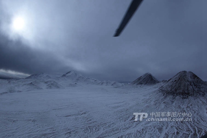5500m 쿤룬산 넘는 헬기 원거리 구조에 성공 (8)