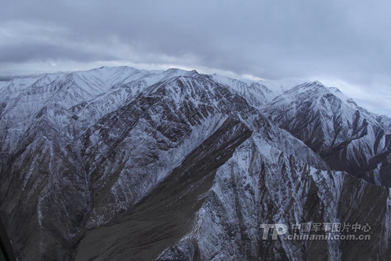 5500m 쿤룬산 넘는 헬기 원거리 구조에 성공 (7)