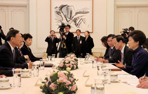 朴대통령,양제츠 만나 “개혁심화는 중국꿈실현 도와”