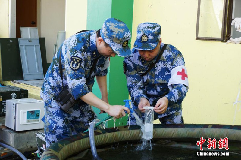 중국해군방역팀, 필리핀 재해지역서 방역작업 전개 (5)