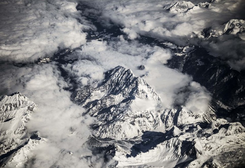 1만m 고공에서 촬영한 알프스산의 장엄한 광경 (5)