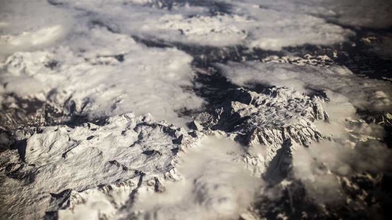 1만m 고공에서 촬영한 알프스산의 장엄한 광경 (3)