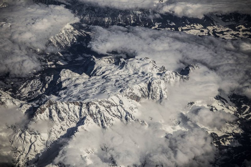 1만m 고공에서 촬영한 알프스산의 장엄한 광경