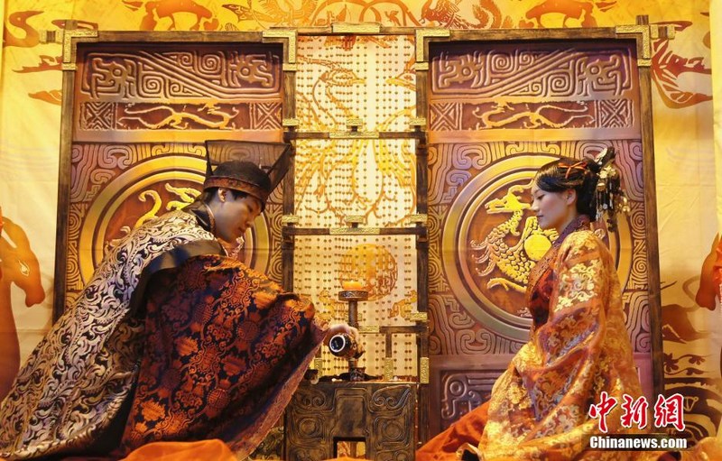 중국 전통 결혼식 선호하는 예비 신랑신부 증가