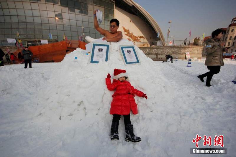 ‘세계 얼음왕’, 톈진서 추위 이기는 필살기 선보여 (10)
