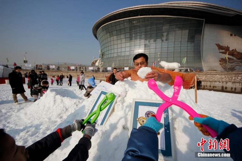 ‘세계 얼음왕’, 톈진서 추위 이기는 필살기 선보여 (9)