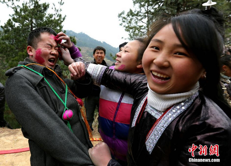 구이저우 묘족 마을의 ‘상사절’ 함께 체험하기