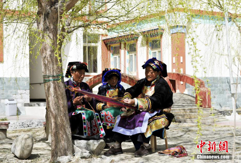 쓰촨 장족 노인들의 행복한 노년 생활을 담다 (6)