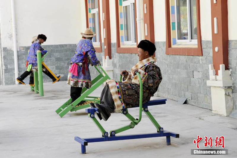 쓰촨 장족 노인들의 행복한 노년 생활을 담다 (4)