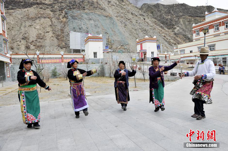 쓰촨 장족 노인들의 행복한 노년 생활을 담다 (2)