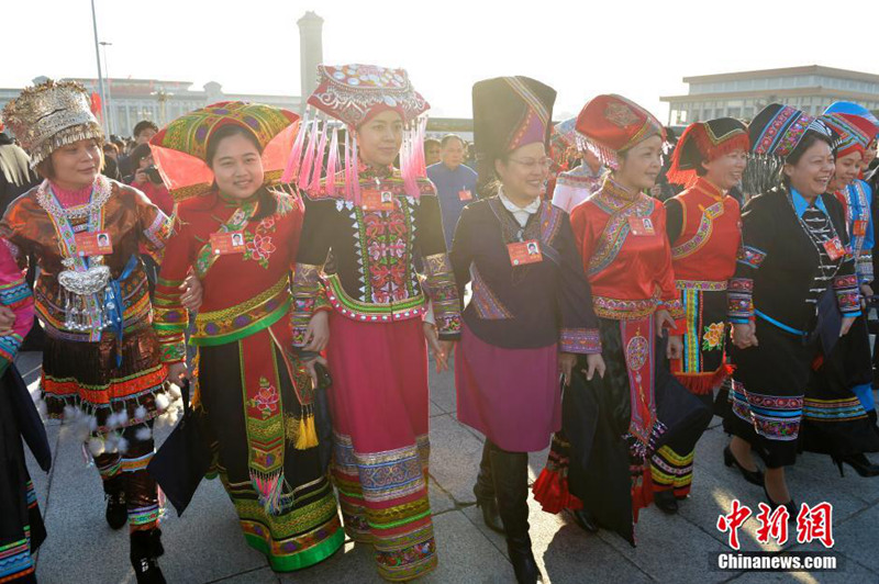 [2014양회] 소수민족 대표위원들의 특별한 모자패션 (5)