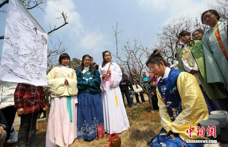 난징 매화산서 ‘화신절’ 행사로 전통문화 드높여 (2)