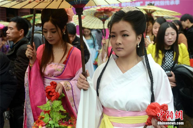 쑤저우 ‘백화절’ 개막, 꽃으로 단장한 여인들 등장 (5)