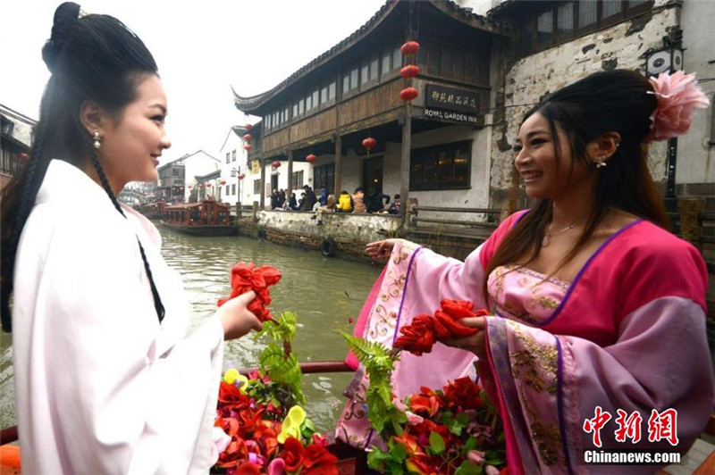 쑤저우 ‘백화절’ 개막, 꽃으로 단장한 여인들 등장