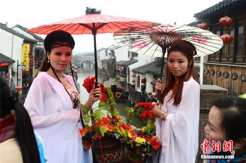쑤저우 ‘백화절’ 개막, 꽃으로 단장한 여인들 등장 (4)