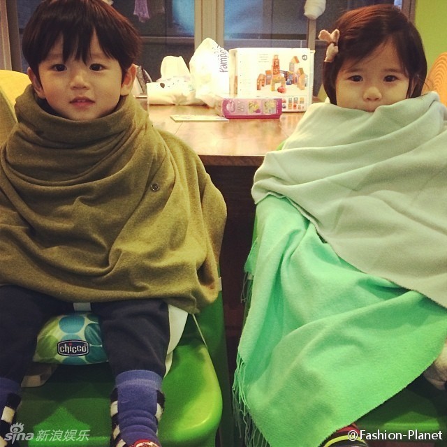 타이완 쌍둥이 남매 사진 화제, 귀여움에 열광 (17)