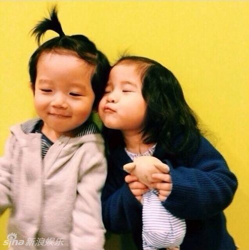 타이완 쌍둥이 남매 사진 화제, 귀여움에 열광 (10)