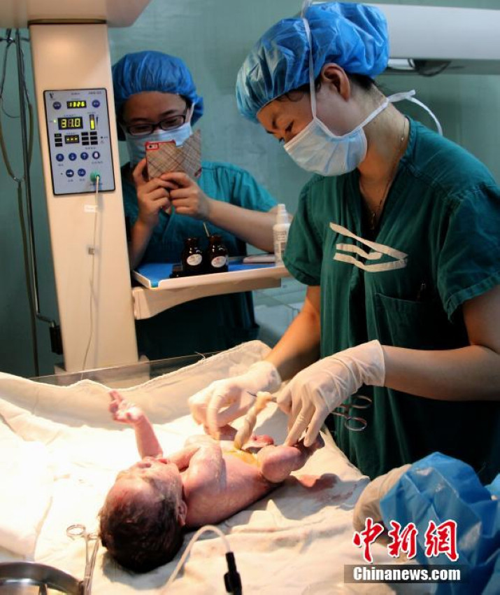 쓰촨대지진 당시 다리 절단한 여학생, 얼마 전 출산 (4)