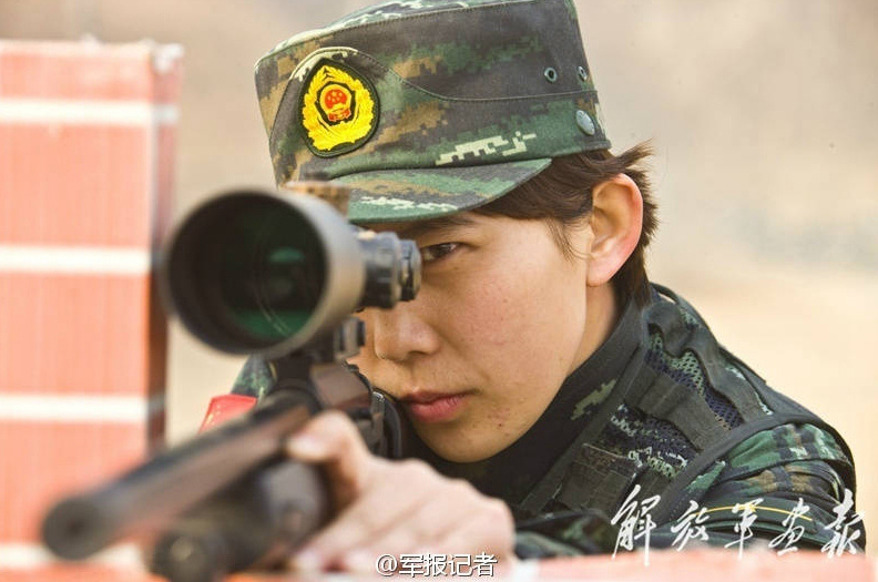 中 특수경찰 여전사, 군사훈련 5종목 신기록 수립 (7)