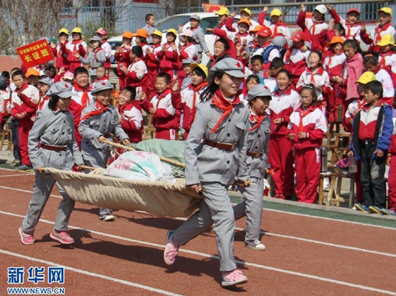 中 산둥 홍군초등학교 ‘홍색운동회’ 열어 (3)