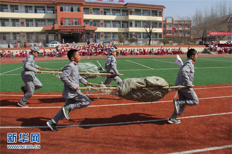 中 산둥 홍군초등학교 ‘홍색운동회’ 열어 (2)