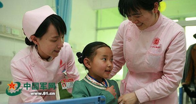 광저우 군구병원, 시짱 심장병 아동 23명 무료 수술 (7)