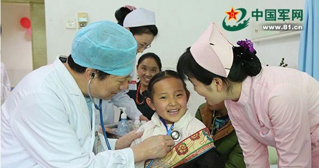광저우 군구병원, 시짱 심장병 아동 23명 무료 수술 (11)