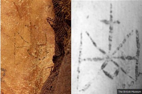 1300년前 이집트 女미라 허벅지에서 문신 발견돼 (5)
