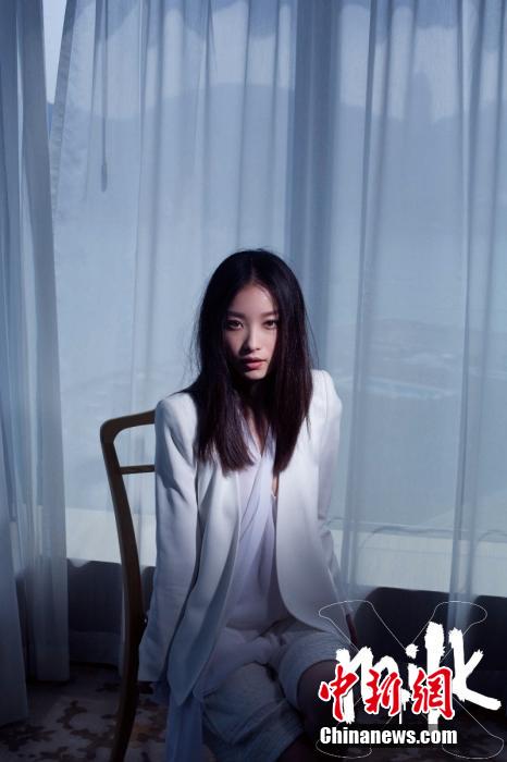 니니 홍콩 패션잡지서 파격 화보, 섹시한 완벽 몸매 (2)