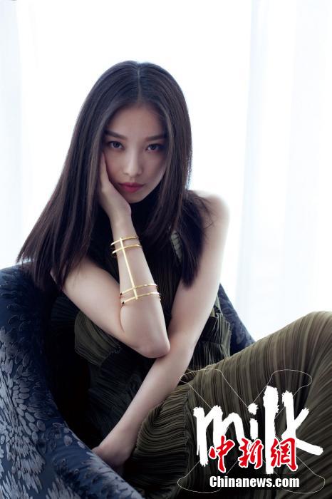 니니 홍콩 패션잡지서 파격 화보, 섹시한 완벽 몸매 (8)