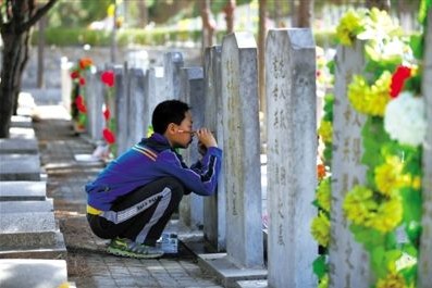 베이징 성묘객 북적, 4만 7000명 바바오산 묘지서 성묘 (4)