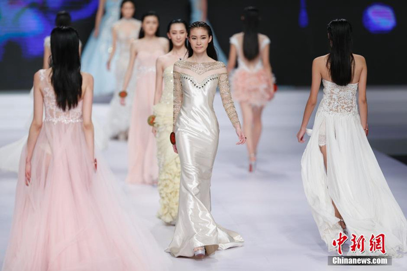 중국 슈퍼모델 대회 결승전, 국제 패션위크서 화려한 개최 (9)