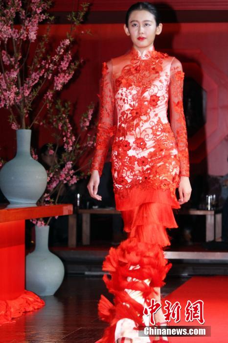 닝보서 열린 웨딩 쇼…빨간 전통 드레스 ‘아름다워’ (4)