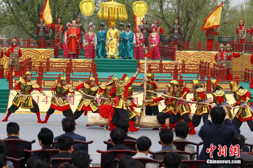 허난 카이펑서 청명절 문화제 개막…중국 전통문화 체험 (4)