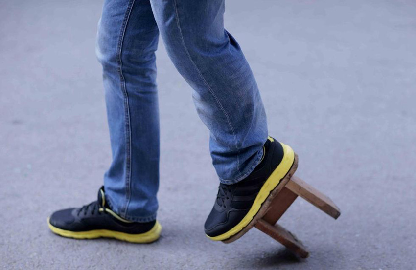 선양 ‘걸상 신발’ 청년의 고난으로 단련된 인생 이야기 (2)
