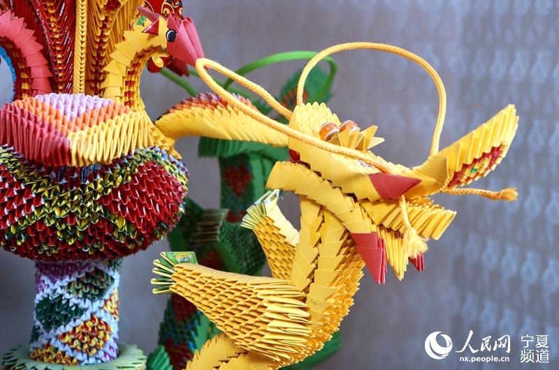 아름답고 정교한 종이접기 황룡 [사진 출처: 인민망]