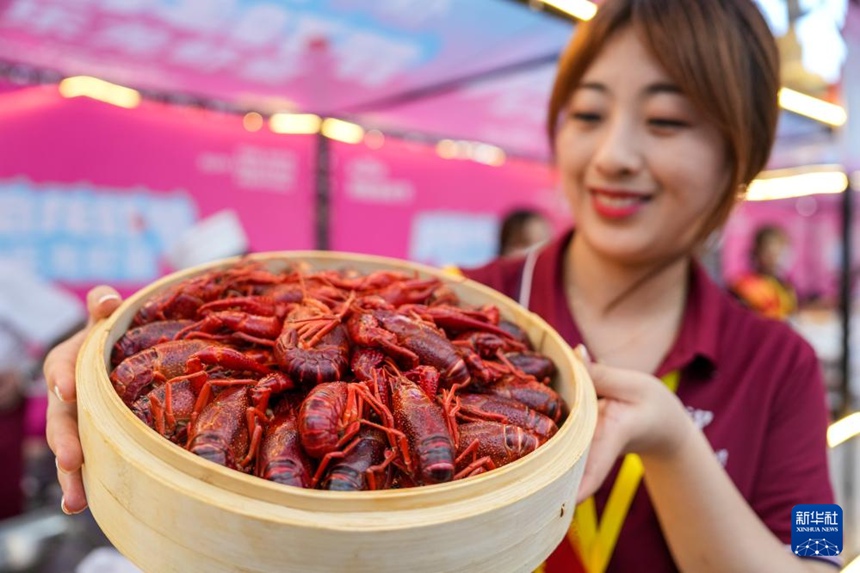 장쑤 쉬이, 불타는 샤오룽샤 축제, 즐거운 샤오룽샤 연회