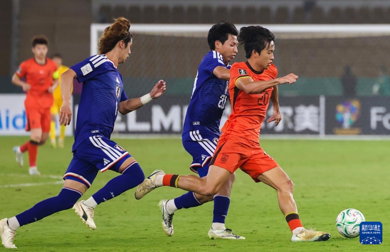 중국팀 선수(우)가 경기 중인 모습 [1월 24일 촬영/사진 출처: 신화사]