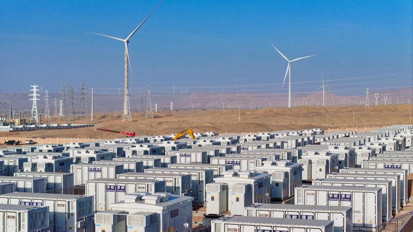 간쑤(甘肅)성 장예(張掖)시 가오타이(高臺)현 베이부탄(北部灘) 300MW/1200MWh 독립 에너지 저장 발전소 프로젝트 현장 [사진 촬영: 인쉬(殷旭)]